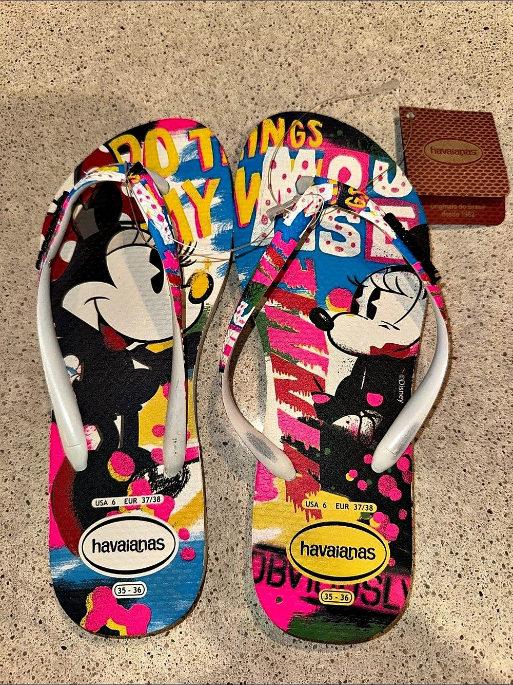 Havaianas Disney Minnie Mouse Graffiti Flip Flops Pink & Blue US 6 NWT